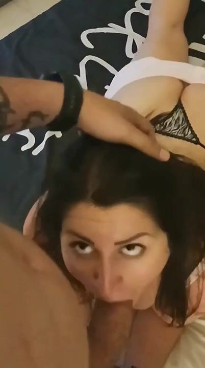 Tettona italiana succhia il mio cazzone