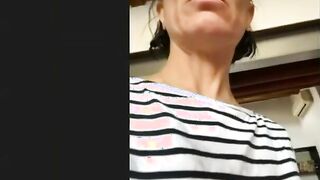 Ilaria Milf ferrara si depila la fica pelosa