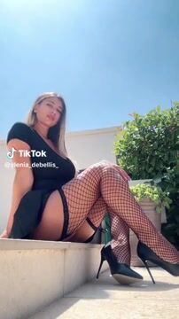 Yleni1 scosciata in calze a rete Tiktok