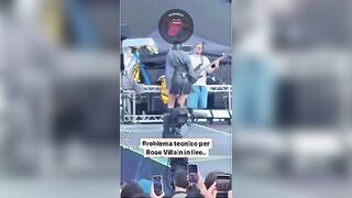 Rose Villain eccitante upskirt in concerto