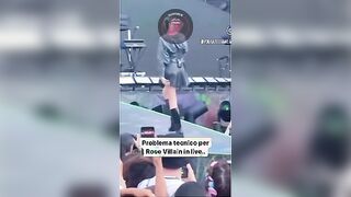 Rose Villain eccitante upskirt in concerto