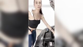 Ambra si fa scopare in officina da cliente of