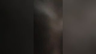 Avvicina le tette che le sborro