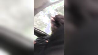 La mia troietta me lo succhia in auto