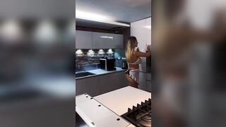 Azzurra Eyes cameriera molto porcellina