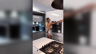 Azzurra Eyes cameriera molto porcellina