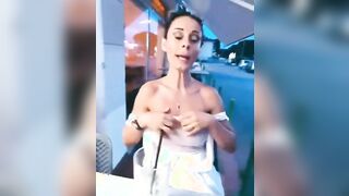 Tette al bar moglie italiana