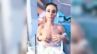 Tette al bar moglie italiana