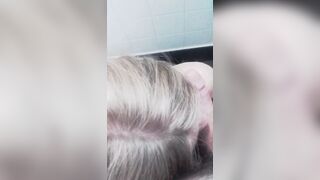 Lacrime di gioa spompinando il cazzo