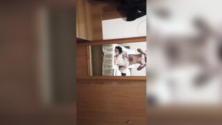 Grida di piacere chiavata a pecorina