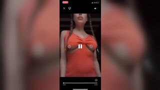 Francesca De Andre mostra le tette video porno OF