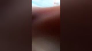 Bella sega in cucina moglie bionda con occhiali