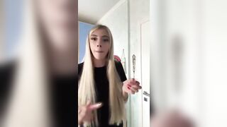 Voi pagate per vedermi le tette e io faccio i soldi