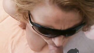 Pompino e scopata coppia italiana sul balcone vista spiaggia