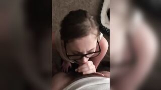 Pompino con schizzata sugli occhiali