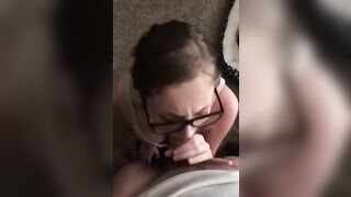 Pompino con schizzata sugli occhiali