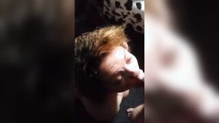 Moglie che merita solo di essere sborrata in faccia