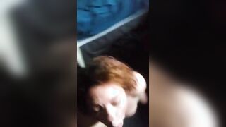 Moglie che merita solo di essere sborrata in faccia