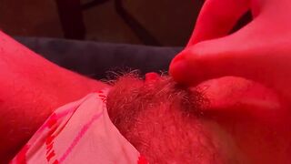 Ditalino zoccola con fica pelosa