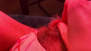 Ditalino zoccola con fica pelosa