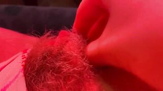 Ditalino zoccola con fica pelosa