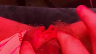 Ditalino zoccola con fica pelosa