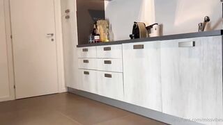 Consegna a domicilio con chiavata Milf italiana troia