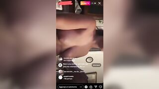 Ragazza italiana in live instagram in topless