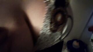 Palpata di tette moglie