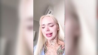 NotPaoline piange perchè è incinta del Dottor Bavaro e lui non lo vuole