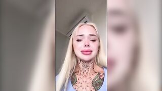 NotPaoline piange perchè è incinta del Dottor Bavaro e lui non lo vuole