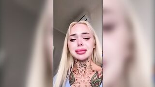 NotPaoline piange perchè è incinta del Dottor Bavaro e lui non lo vuole