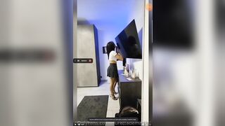 Mamma non è in casa scopiamo? OF