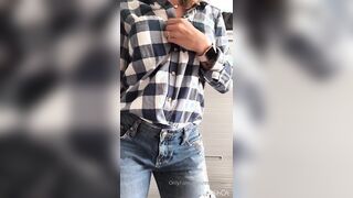 Mi eccita immaginare di essere beccata dal capo o colleghi in ufficio of