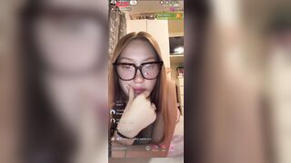 Non guardate le mani ma li bracci Diretta Bigo biondina romana