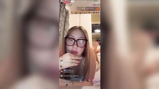 Non guardate le mani ma li bracci Diretta Bigo biondina romana