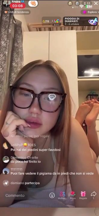 Non guardate le mani ma li bracci Diretta Bigo biondina romana