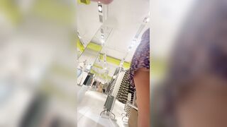 Shopping senza mutandine moglie troia