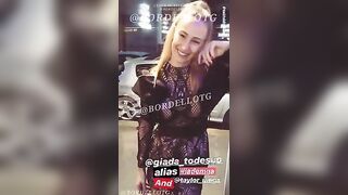 Taylor Mega mostra le tette e upskirt in un locale