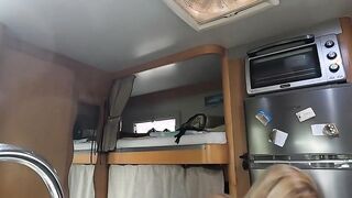 Milf italiana tettona in cucina