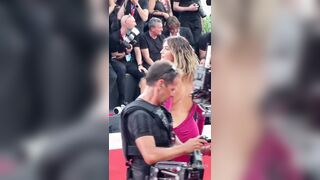 Alessia Lanza senza reggiseno e mutandine