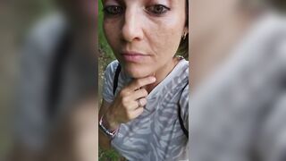 Lo ha bello grosso glielo faccio un bel pompino salivoso col soffoco qui all'aperto