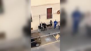 Elisa Esposito non ha voglia di lavorare e vuole donazioni