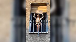 Elisa Esposito non ha voglia di lavorare e vuole donazioni