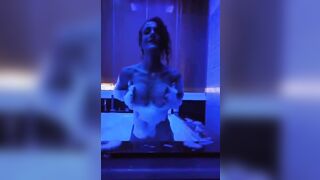 S1ria ditalino in jacuzzi of