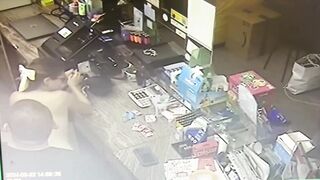 Telecamera nascosta spy al bar coppia italiana che scopa