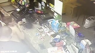 Telecamera nascosta spy al bar coppia italiana che scopa