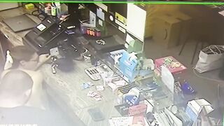 Telecamera nascosta spy al bar coppia italiana che scopa