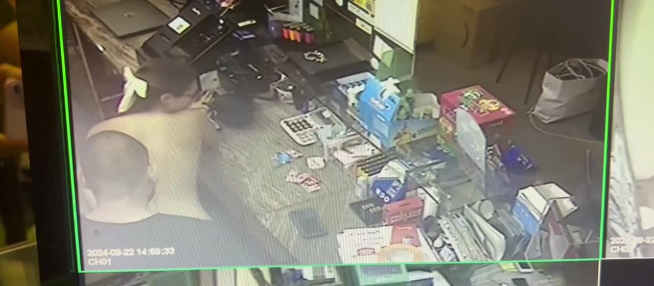 Telecamera nascosta spy al bar coppia italiana che scopa