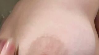 V1violix bella tettona italiana con piercing al capezzolo OF